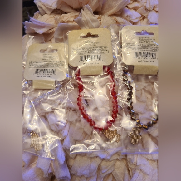 D'Bello Accessories - bracelets - Hand of Hamsa - Picture 4 of 7